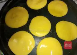 Illustration of how to make cornmeal pancakes 5
