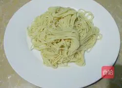 Illustration of how to make noodles with scallion oil 4