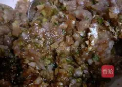 Illustration of how to make pork, cabbage and water dumplings 5