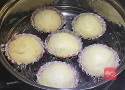 Illustration of how to make egg steamed buns without fermentation 12