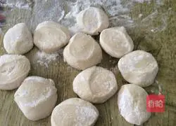 Illustration of how to make leek and egg dumplings 15