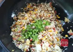 Illustration of how to make assorted fried rice 12