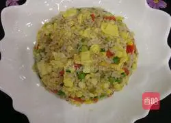 Illustration of how to make egg fried rice 11
