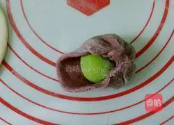 Illustration of how to make Sunflower Buns 7