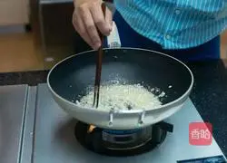 Illustration of how to make Hakka salty glutinous rice balls 1