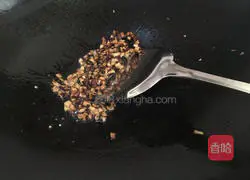 Illustration of how to make fried leek and pork dumplings 2