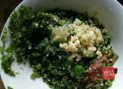 Illustration of how to make chili sauce (used for spreading steamed buns) 5