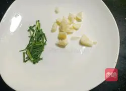 Illustration of how to make fried rice noodles with vegetables 3