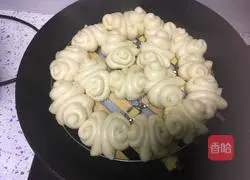 Illustration of how to make butterfly steamed buns 17