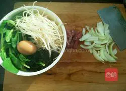 Illustration of how to make butterfly fried noodles 2