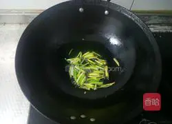 Illustration of how to make scallion oil noodles 5