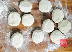 Illustration of how to make chive vermicelli cake 8