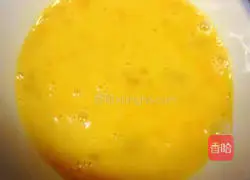 Illustration of how to make golden steamed bun slices 2