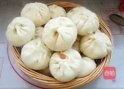 Illustration of making large steamed buns with mustard stuffing 12