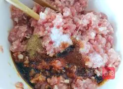 Illustration of how to make corn and meat wontons 3