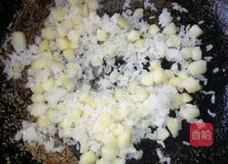 Illustration of how to make fruit fried rice 4