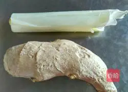 Illustration of how to make fungus meat wontons 2