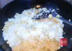 Illustration of how to make egg fried rice 3