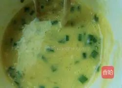 Illustration of how to make green onion egg pancake (spicy) 6