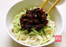 Illustration of how to make beef sauce noodles 9