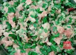 Illustration of how to make leek and meat dumplings 6