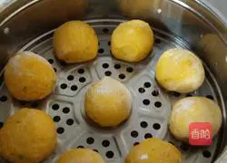 Illustration of how to make pumpkin steamed buns 6