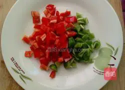 Illustration of how to make double pepper and egg fried rice 2