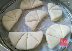 Illustration of how to make lotus leaf steamed buns 10