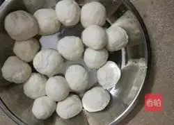 Illustration of how to make fungus, carrot and pork dumplings 6