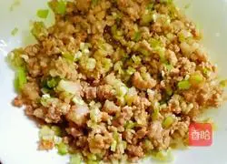 Illustration of how to make steamed buns with chive yellow pork stuffing 6