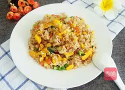 Illustration of how to make three-color egg fried rice 12