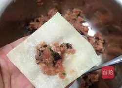 Illustration of how to make minced pork wontons 5