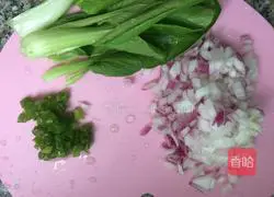 Illustration of how to make fried onion noodles 2