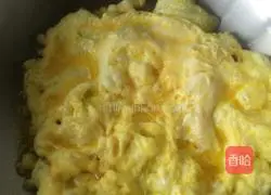 Illustration of how to make ham and egg fried noodles 2