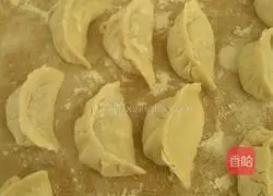 Illustration of how to make shrimp wontons (shrimp, pork, corn kernels, carrots) 9