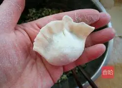 Illustration of how to make celery stuffed dumplings 13