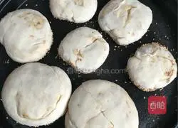 Illustration of how to make sesame sauce pancakes 7