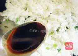 Illustration of how to make fried rice with onion, fragrant and ha large grains and mushroom sauce 6