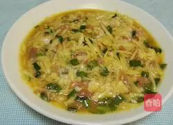 Illustration of how to make pancakes with shredded potatoes, meat and eggs 2