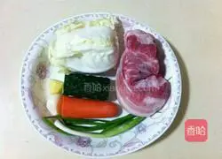 Illustration of how to make fried rice with cabbage and minced meat 1