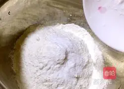 Illustration of how to make brown sugar blossom steamed buns 2