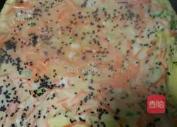 Illustration of how to make carrot and egg pancakes 15