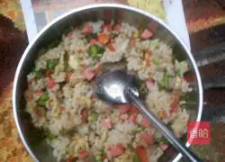 Illustration of how to make ham fried rice 6