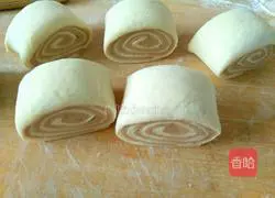 Illustration of how to make chocolate steamed bun rolls 7