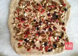 Illustration of how to make red date, walnut and brown sugar steamed buns 4