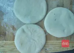 Black sesame and red bean paste pie recipe 7