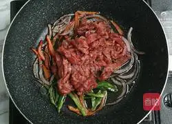 Illustration of how to make garlic beef fillet fried noodles 5