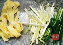 Illustration of how to make fried noodles with soy sauce 5