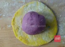 Illustration of how to wrap chrysanthemum buns 5