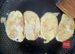 Illustration of simple steamed bun semi-circle making 5